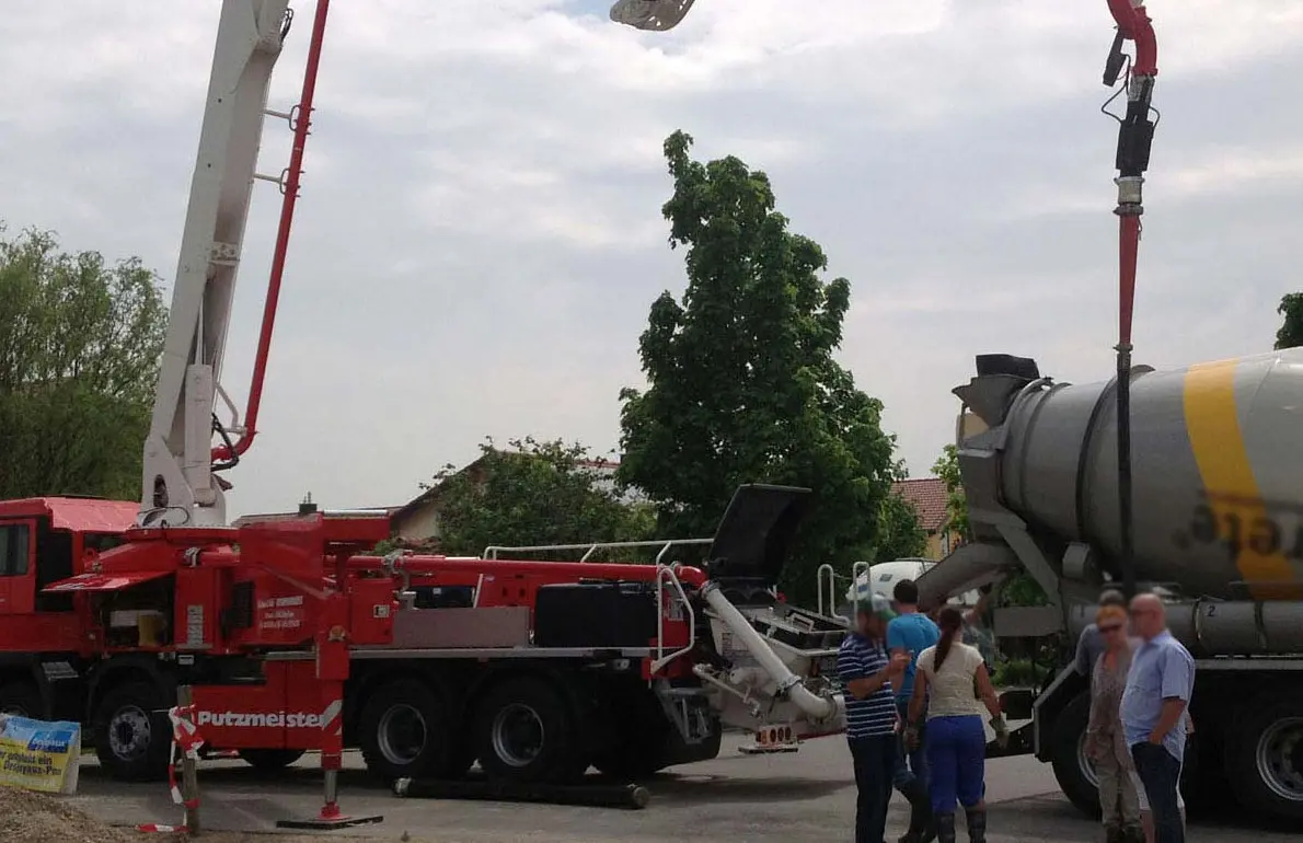 Anlieferung Beton für den Pool Plauen