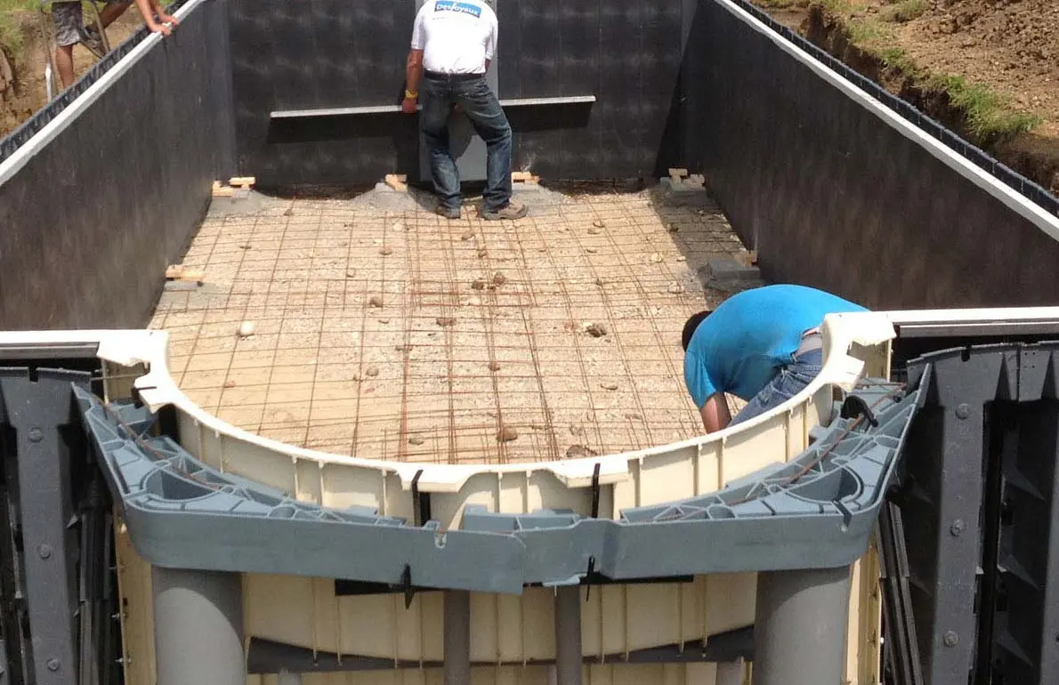 Poolsystem wird montiert Plauen