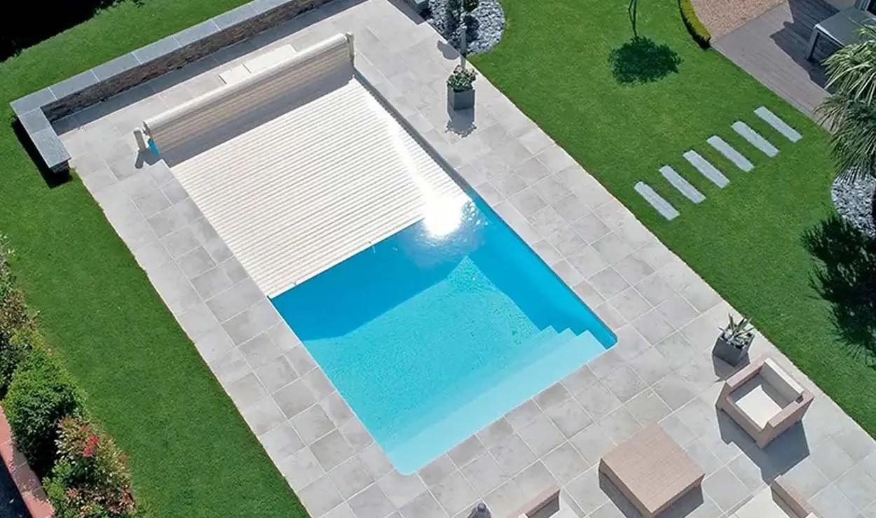 Swimmingpool Plauen im Garten